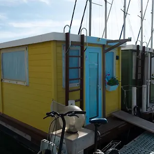  Botel House Boat